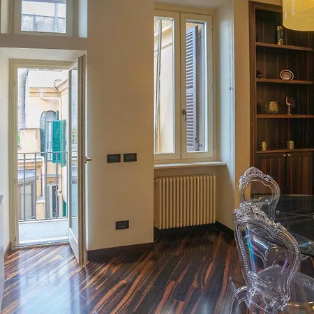 Easytopstay - Piazza Venezia View Charming * Rom