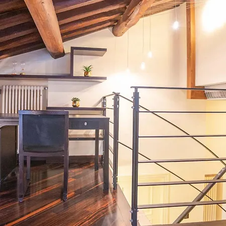 Piazza Venezia Charming With View Rom